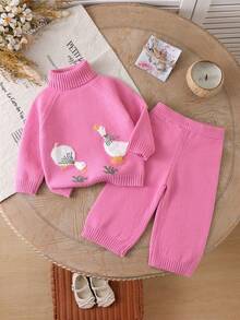 مجموعة كنزة صوفية للأطفال الرضع/الصغار، كنزة صوفية تريكو بياقة عالية بأكمام راجلان مع رسمة بطة وردية جميلة وبنطال ساق واسع، ناعمة ومريحة، مناسبة للاستخدام اليومي، الخارجي، السفر، العطلات، المنزل، الحضانة، وأنشطة الأطفال
