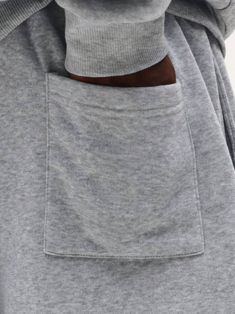 Felpa oversize con cappuccio e pantaloni della tuta coordinati