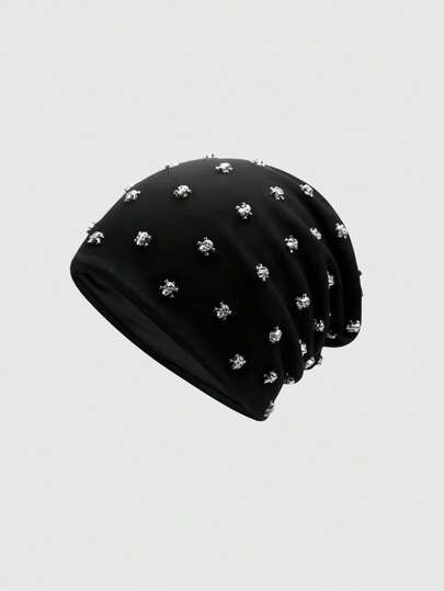 Goth Bonnet en maille chaude, noir, style punk rock vintage, orné de rivets métalliques et d'une petite tête de mort. Accessoire unisexe minimaliste et à la mode, idéal au quotidien, à l'école, en rendez-vous, en shopping, en voyage, pour Halloween et plus encore.
