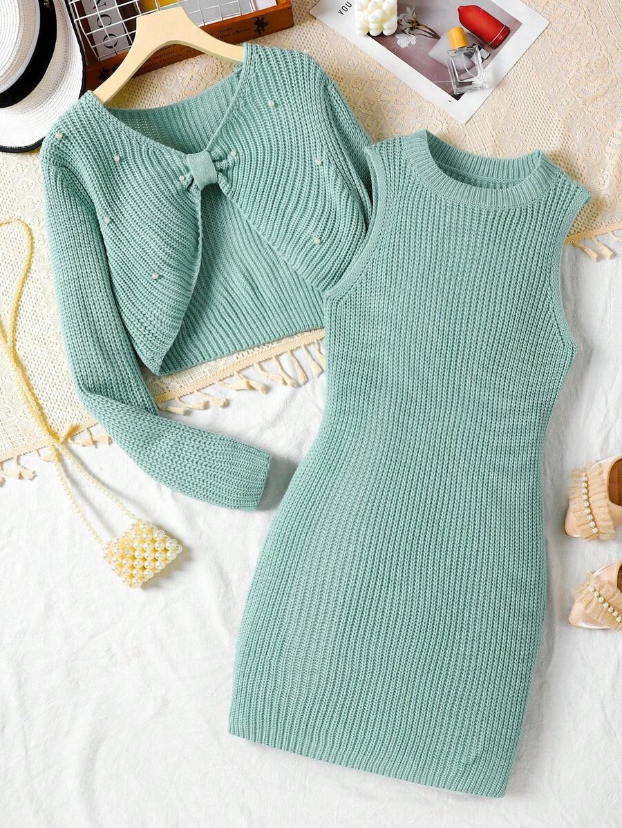 1件春秋纯色圆领珍珠针织无袖连衣裙搭配短款V领串珠蝴蝶结长袖毛衣，常规厚度，休闲日常穿着，适合聚会、逛街等场合