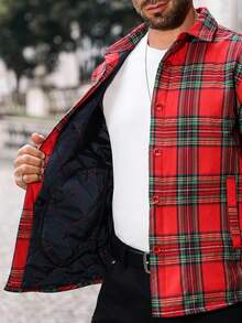 Manfinity CasualCool Giacca di cotone imbottita leggera a quadri rossi da uomo per autunno/inverno, con colletto alla coreana e design con bottoni, casual, regalo per il fidanzato, stile di strada, camicia di flanella a quadri per uomo, manica lunga, abbigliamento casual di strada, giacca a quadri per uomo per uso quotidiano, tempo libero, weekend, attività all'aperto, viaggi, ambienti di lavoro rilassati o occasioni semi-formali, regalo per il fidanzato/marito, regalo di anniversario, Natale