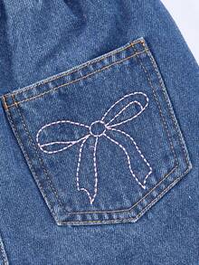 Baby Mädchen Jeans-Latzhose, lässig weite Passform mit verstellbarer Taille, Latz-Hose mit süßer Schleifenstickerei, weiches Baumwoll-Denim-Material, geeignet für Frühling, Sommer, Herbst, Winter