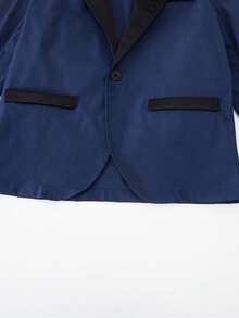 SHEIN Bộ vest nam 2 món/bộ vest vừa vặn, lịch lãm, phù hợp cho công việc, đám cưới, tiệc tùng, lễ kỷ niệm, biểu diễn. Chất liệu vải mềm mại và chắc chắn được lựa chọn, thoải mái và thân thiện với làn da. Áo khoác có họa tiết jacquard thêu bóng màu đen, thanh lịch và thời trang. Thiết kế đơn giản và rộng rãi, thời trang, có thiết kế túi ngực đơn giản, thời trang và rộng rãi. Nút chất lượng cao được lựa chọn, chịu nhiệt và chống mài mòn, có độ bóng mịn làm nổi bật nét quyến rũ khôn ngoan và trưởng thành. Bộ vest nam này là trang phục phải có cho bé trai lớn, thể hiện phẩm chất lãng mạn trưởng thành của quý ông. Phù hợp cho các buổi đi chơi công tác hàng ngày, lễ kỷ niệm, tụ tập bạn bè, tiệc tùng, tiếp khách, dạ tiệc, biểu diễn, sinh nhật, đám cưới, lễ tốt nghiệp, đám cưới, khách dự tiệc cưới, cậu bé đưa thư, cậu bé đeo nhẫn và mặc trong mọi mùa. - Màu xanh hải quân - Xem 4