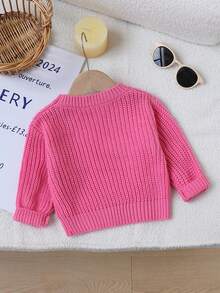 SHEIN 1 Stück Baby Mädchen Pullover, rosa Rundhalsausschnitt mit "Baby" gesticktem Buchstaben und 3D Blumen Dekor, süßer & frischer minimalistischer Stil, reguläre Dicke, sauberer Saum und Bündchen, weiche und glatte Textur, vielseitig für den täglichen Gebrauch, Outdoor-Spiel, geeignet für Frühling/Herbst