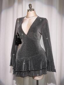 SHEIN ICON 加大码性感纯色深 V 领喇叭袖荷叶边下摆迷你连衣裙酒红色女装 - 黑色 - 查看 4