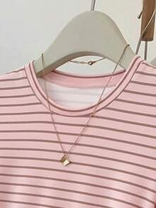 女士休闲条纹图案 T 恤，合身褶饰腰部，百搭夏季、返校、日常穿着、派对、约会，引人注目的设计 - 彩色 - 查看 3