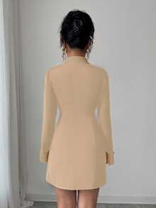 Selianne 极简主义高端黑白撞色编织长袖前开双排扣短裙，适合正式晚宴、姐妹聚会、晚间约会 - 卡其色 - 查看 2