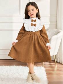 年轻女孩灯芯绒拼色立领荷叶边下摆蝴蝶装饰腰部修身喇叭裙，适合秋冬休闲外出，优雅中长连衣裙，棕色 - 卡其色 - 查看 2