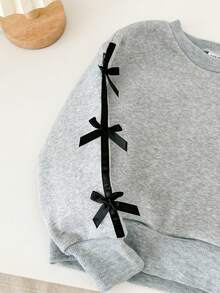 SHEIN 韩版休闲灰色卫衣，黑色蝴蝶结装饰，圆领设计，适合秋冬季穿着，舒适休闲，时尚百搭，适合户外活动、上学等场合，可爱又百搭。 - 灰色 - 查看 6