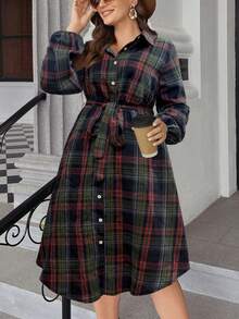 SHEIN LUNE 大码休闲格子 Polo 领纽扣前系腰长袖连衣裙，适合圣诞节和秋冬季长款女装 - 寶藍色 - 查看 5