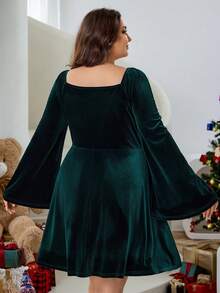 SHEIN CURVE+ 大码女式深绿色复古方领蕾丝胸前褶皱喇叭袖天鹅绒连衣裙 - 墨綠色 - 查看 10