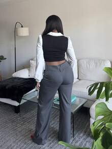 Tyla Gomez 翻领长袖撞色胸前褶饰黑白撞色衬衫、黑色衬衫、纽扣衬衫、长袖女式衬衫、女式翻领衬衫、女式工作衬衫、正装衬衫、V领衬衫 - 黑與白 - 查看 2
