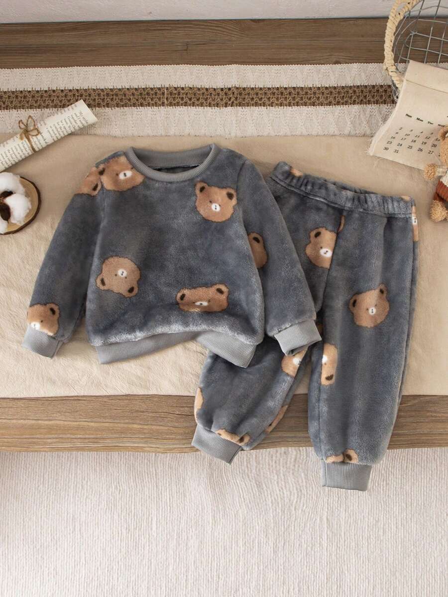 SHEIN 2 件套男婴幼儿新生儿 0-3 岁休闲日常服装可爱毛绒法兰绒熊圆领长袖运动衫和裤子套装，秋冬 - 灰色 - 查看 1