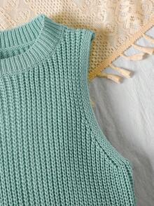 1件春秋纯色圆领珍珠针织无袖连衣裙搭配短款V领串珠蝴蝶结长袖毛衣，常规厚度，休闲日常穿着，适合聚会、逛街等场合