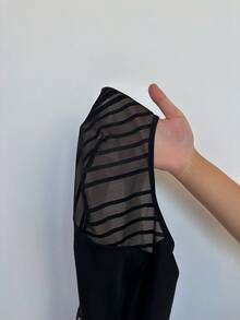 SHEIN Body de talla grande con cuello en V sin mangas, de color contrastante, ajustado con cierre frontal de gancho - Negro - Ver 4