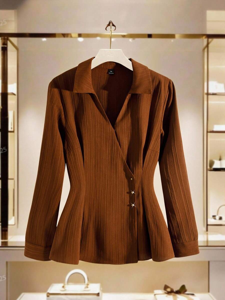 Modelyn Camisa de manga larga elegante de unicolor con cruce envolvente para oficina de talla grande - Café integral - Ver 1