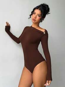 Aloruh 咖啡色不对称领金属扣撞色长袖罗纹针织连体衣 - 咖啡棕 - 查看 3