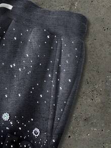 Manfinity Roghcode 男式字母与火焰印花抽绳腰袋阔腿宽松运动裤，Emo，2000 年代风格