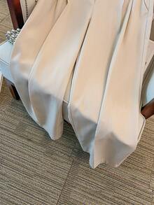 GlowEve CURVE 大码女式优雅高腰直筒修身正装裤，金属纽扣装饰，斜插口袋多功能设计，适合毕业典礼、返校、教师装，通勤休闲两相宜 - 卡其色 - 查看 4