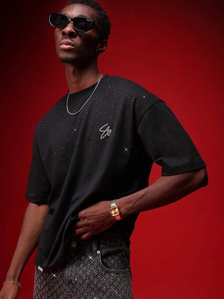 Camiseta de gola redonda com strass espalhados