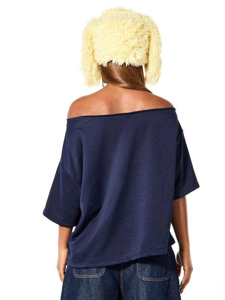 SUMWON WOMEN Off Shoulder Graphic Sweatshirt With Bold Print