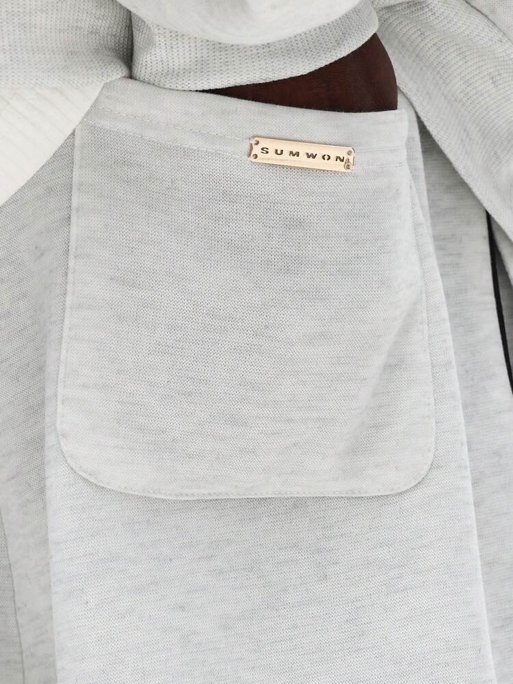 Conjunto de sudadera con capucha y jogger con cremallera y ribete en contraste