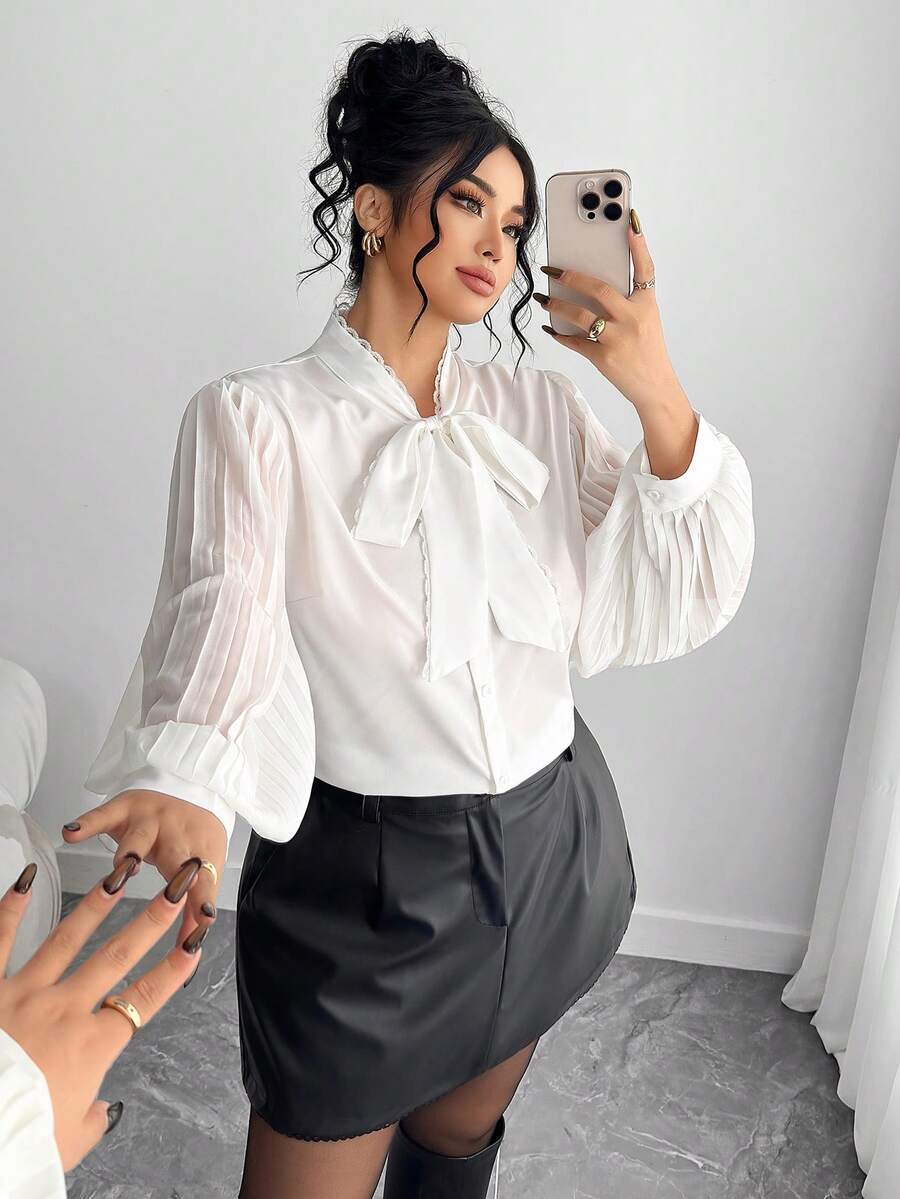 Elenzga 大码女式秋季时尚蝴蝶结蕾丝 V 领白色衬衫，法式优雅褶皱通勤上衣，适合毕业典礼、节日、情人节、圣诞节、音乐节、母亲节、万圣节、感恩节、复活节、国庆节、舞会、约会、派对、婚礼、郊游 - 白色 - 查看 1