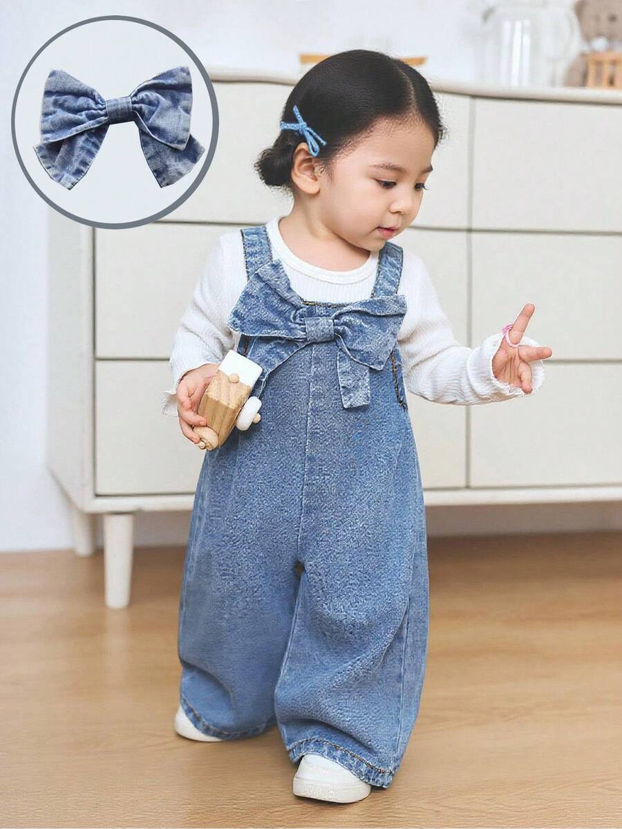 SHEIN 女婴3D蝴蝶结装饰蓝色牛仔宽松连体裤 - 中等水洗藍 - 查看 1