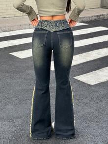 Rivivi Jeans acampanados de mujer con estampado de jacquard y parches en estilo retro y vintage - Azul lavado oscuro - Ver 2