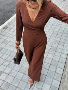 SHEIN Frenchy 2025新款棕色连体裤，优雅百搭，纯色交叉V领长袖阔腿休闲连体裤，适合办公室通勤、工作、街头穿着，也适合派对、婚礼、毕业典礼等场合，经典别致的复古风格，四季皆宜，亦可作为感恩节、新年、秋季、派对、万圣节、圣诞节、节日活动的波西米亚风连体裤或节日服装。 - 棕色 - 查看 7