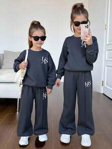 SHEIN 2pcs Young Girl Solid Color Knit Casual Sweatshirt And Leggings Set,Young Girl  Knitted Solid Loose Butterfly Sleeve Sweatshirt & Wide Leg Sweats 2-Piece Set Girls Sweatsuit Set Two Piece Pants Set Kids Flare Pants Set Kids Kids Sweatsuit Toddler Sweatsuit Fall Winter