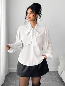Elenzga 大码女式秋季时尚蝴蝶结蕾丝 V 领白色衬衫，法式优雅褶皱通勤上衣，适合毕业典礼、节日、情人节、圣诞节、音乐节、母亲节、万圣节、感恩节、复活节、国庆节、舞会、约会、派对、婚礼、郊游 - 白色 - 查看 4