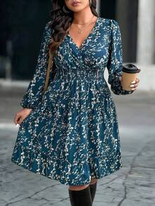 SHEIN PETITE CURVE Vestido de manga larga con estampado floral y volantes en el bajo para mujer talla grande, ropa de mujer de otoño - Azul - Ver 1