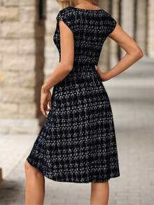 Editum 女士优雅黑色针织腰部修身喇叭迷你连衣裙 - 黑與白 - 查看 2
