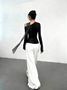 Modelyn 女士休闲优雅百搭通勤现代都市不对称领口镂空分层设计拼接领套头衫，适合秋冬季 - 黑色 - 查看 2