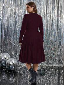 SHEIN Clasi 大码女式休闲纯色褶皱长袖毛衣裙 - 酒紅色 - 查看 2