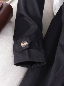 优雅贴身通勤百搭经典卡其色翻领袖口双排扣系腰风衣，适合少女