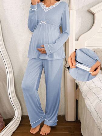 Moonlight & Mama 2 st. vinterpyjamasset för gravida, kontrasterande broderi, v-ringning, resår i midjan, avslappnad långärmad topp och byxor