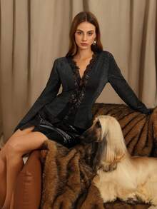 Glamine Top corto ajustado con cuello de encaje de parche de estilo elegante vintage, adecuado para otoño/invierno - Negro - Ver 3