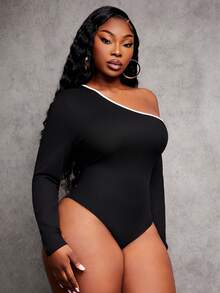 SHEIN SXY 大码女式不对称露肩撞色长袖紧身弹力针织连体衣，适合秋冬季休闲外出穿着 - 黑與白 - 查看 5