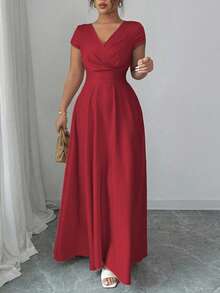 Elenzga 大码女士优雅浪漫V领短袖褶裥A字长裙，适合宴会、派对、婚礼宾客、姐妹聚会等场合，采用光泽柔和的挺括缎面面料，春秋季穿着。