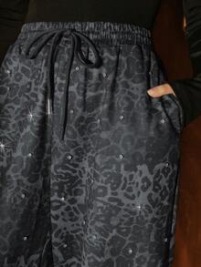 Anewsta Pantalon de survêtement  à imprimé léopard et doublure en polaire avec clous pour femmes - Gris foncé - Voir 3