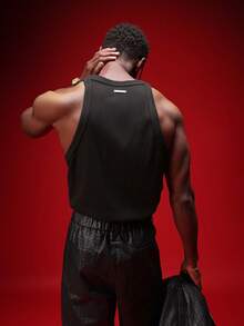 SUMWON 肌肉贴身罗纹背心，饰有压纹金属图案，适合夏季休闲穿着，纯色款 - 黑色 - 查看 3