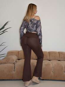 Arliah 秋冬年轻女性简约通勤家居杏色高腰修身喇叭腿针织裤 - 咖啡棕 - 查看 3