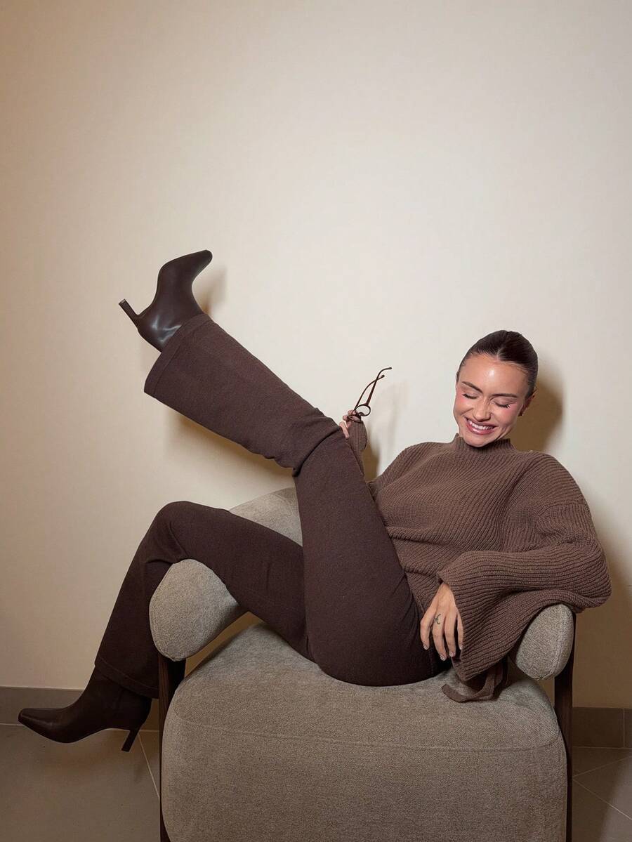 Abrilcols Minimalist Commute & Homewear Apricot High Waist Body-Con Flared Leg Knit Pants For Young Women In Fall/Winter - Coffee Brown - View 1