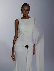 Elitara 优雅、端庄、优雅的杏色高弹力网眼圆领单肩超大斗篷喇叭袖，腰部褶饰修身，金属装饰侧垂荷叶边鱼尾，适合约会、度假、单身派对、婚礼、日常百搭正式礼服 - 杏色 - 查看 7