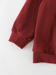 THE HAPPY LOOK 年轻男孩字母刺绣紫红色针织落肩运动衫，复古休闲风格 - 中紫紅色 - 查看 3