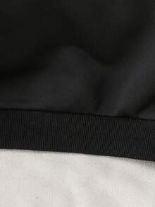 SHEIN Genkimix Kids 男童翻领卫衣，特别适合冬、秋、春三季外出和上学穿着。设计散发绅士风度，展现休闲优雅的气息。翻领设计增添时尚气息，彰显个性魅力。 - 黑色 - 查看 5