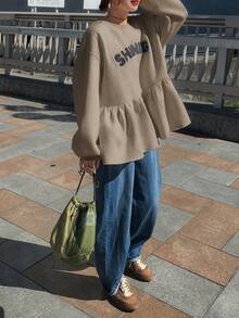 FRIFUL 女式宽松圆领落肩长袖褶皱荷叶边下摆运动衫 - 卡其色 - 查看 2