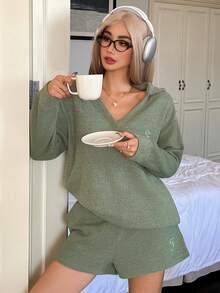 DAZY 2件套女士休闲字母刺绣V领长袖上衣和短裤家居服套装，冬季服装 - 綠色 - 查看 7